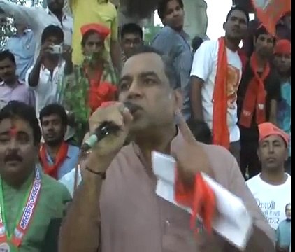 Paresh Rawal Praising Narendra Modi at Varanasi