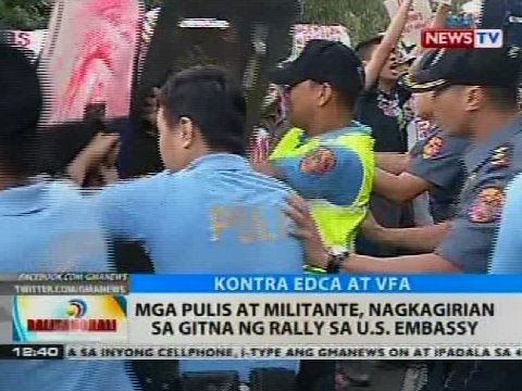 Mga pulis at at militante, nagkagirian sa gitna ng rally sa U.S. Embassy