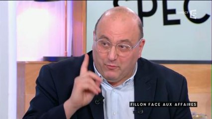 C à vous : Julien Dray prend la défense de François Fillon avec un exemple provocateur