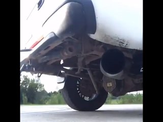 This Duramax sounds like a straight up jet!! Listen to that Danville STG2R turbo spool up.