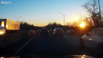 Trafiğe aldırmadan polisten kaçtı!