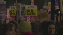 Miles de personas protestan en el Reino Unido contra el veto migratorio de Donald Trump