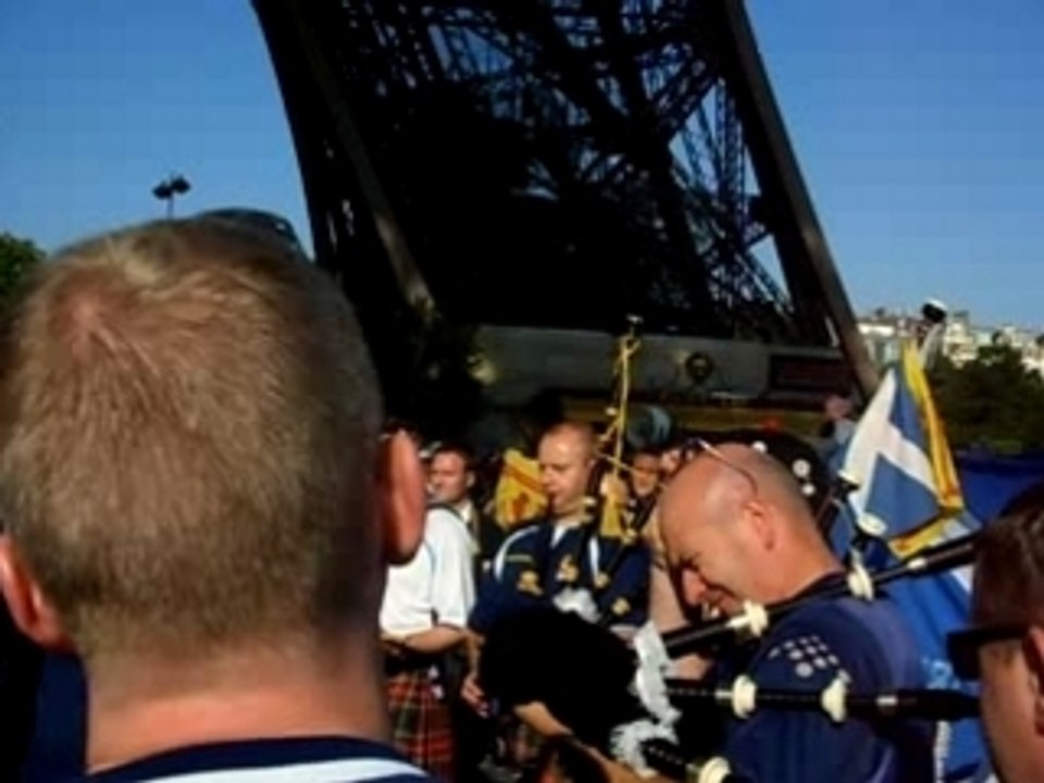 O flower of scotland France ecosse tour effeil Tartant army