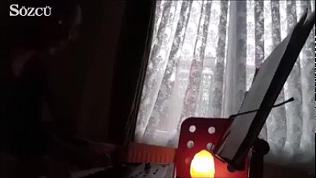 İzmir Marşı'nı, 'HAYIR' Marşı yaptı