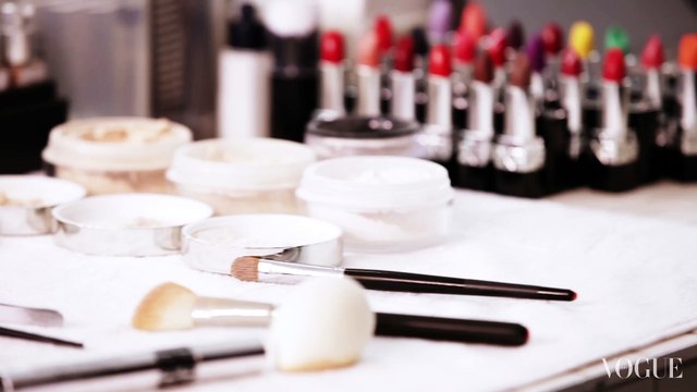 En coulisses de la séance beauté de Mathea, la gagnante du concours Vogue Model 2017