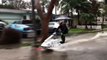 Lors d'une inondation, ce champion du monde sort en jet-ski dans les rues de Los Angeles