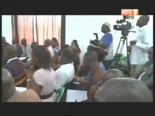 Echanges entre le ministre des transports Gaoussou T. et les journalistes de Fraternité Matin