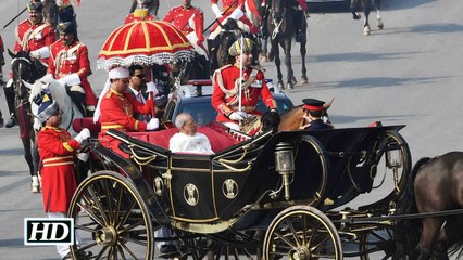 President uses buggy to arrive at Parliament