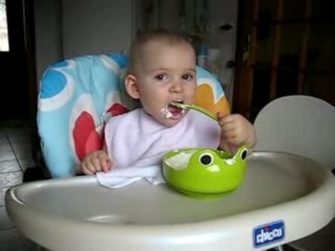 Je mange toute seule