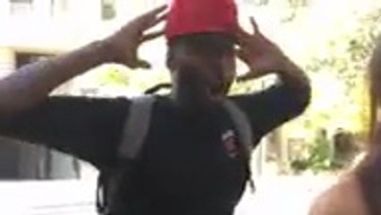 جاء يلعب يخي حصل !! تبزنسة تكلفتلو خالية ههههه