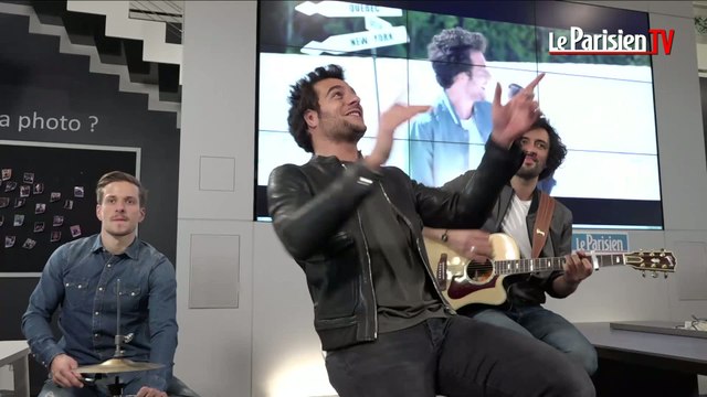 Amir chante « On dirait » en live acoustique au Parisien