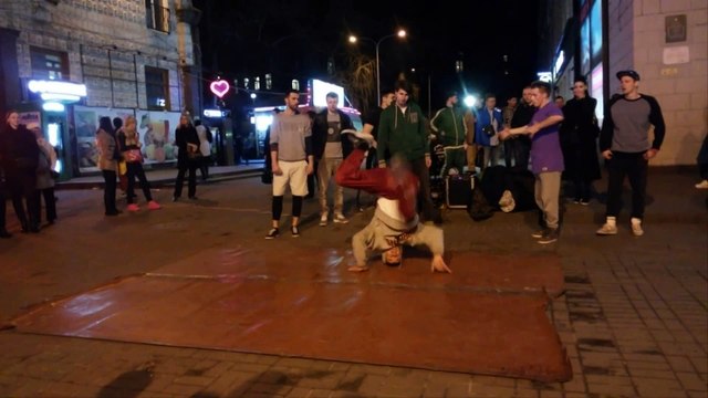 Уличные танцы на вечернем Крещатике, Киев!!! / Folk dancing at the evening Khreshchatyk, Kiev !!!