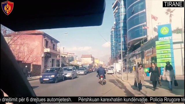 Policia Rrugore kap ne flagrance shoferet - Video Dailymotion