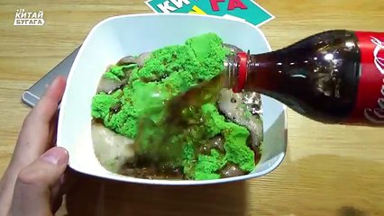 СМЕШИВАЕМ КОКА КОЛА И КИНЕТИЧЕСКИЙ ПЕСОК ! ШОК, ЖЕСТЬ, НЕВЕРОЯТНО !