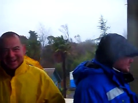 В районе строительства Керченского моста сносит краты и строения