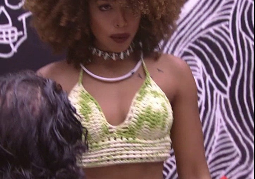 #BBB17 - Gabi Flor conta como foi sua primeira depilação