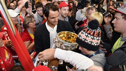 Roger Federer gets Hero's Welcome at Zurich Airport