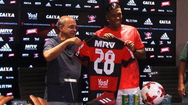 Berrío enaltece grandeza do Fla, revela conversa com Cuéllar e fala de suas características