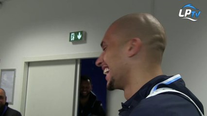 La réaction de Doria avec Rolando mort de rire derrière !