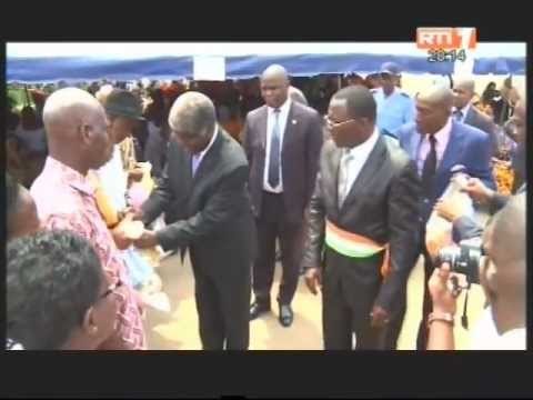 Le président Alassane fait des dons de kits alimentaires aux populations du district d'Abidjan