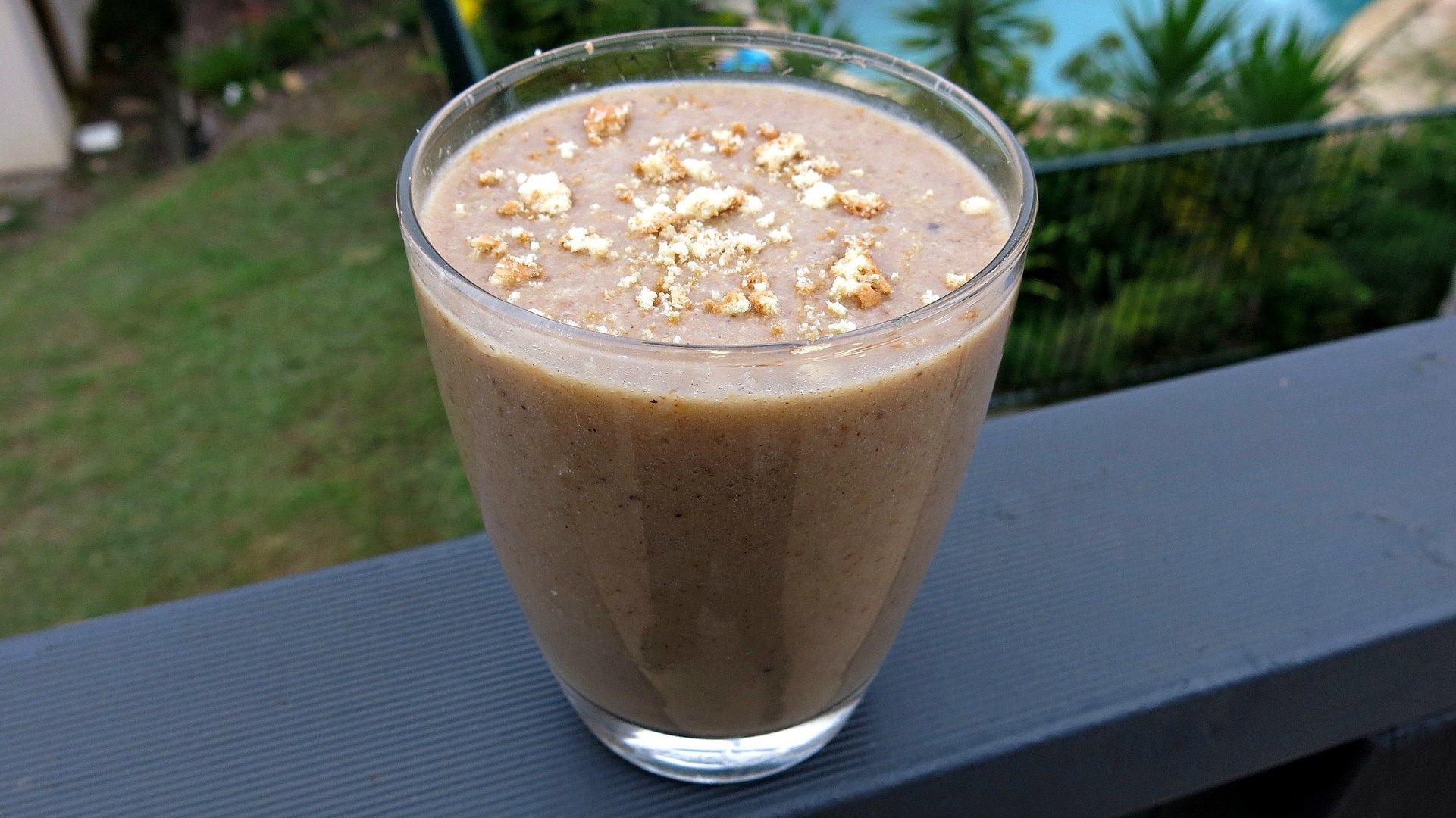 ⁣CINNAMON RAISIN BREAD SMOOTHIE