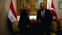 Canciller de Turquía firma acuerdos con Paraguay