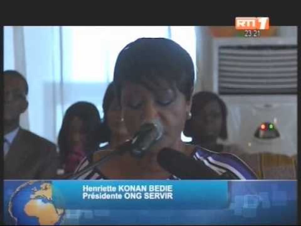 Mme Henriette Bedié et L'ONG Servir offrent des cadeaux de Noël à des milliers d'enfants