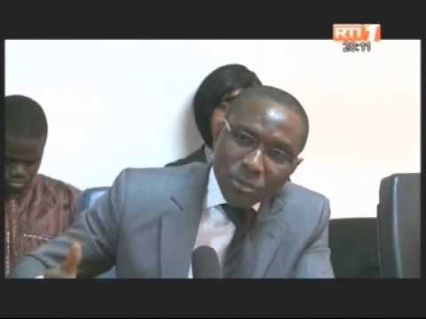 Signature de convention entre le sécrétaire national à la gouvernance sur le renforcement des capacités et les structures de recherches et d'analyse en politique économique et sociale