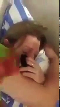 Прикол)) девушка храпит))