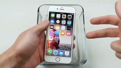 JOGANDO ALUMINIO DERRETIDO NO IPHONE 6S