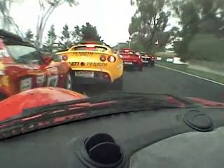 De la 16ème à la 1ère place en 1 tour de course de voiture !