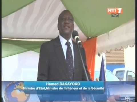 Le Programme des Nations Unies pour le développement fait dons de matériels à des commissariats