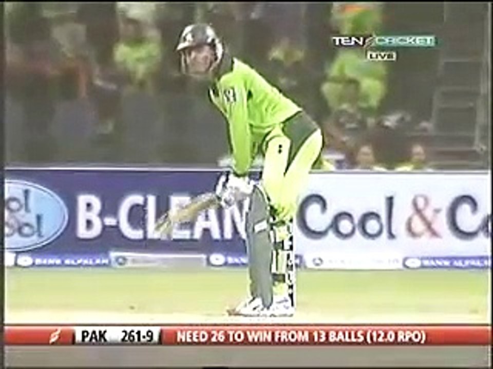 Brilliant Performance of Abdul Razzaq Vs South Africa In Abu Dhabi UAE (31st oct 2010)
