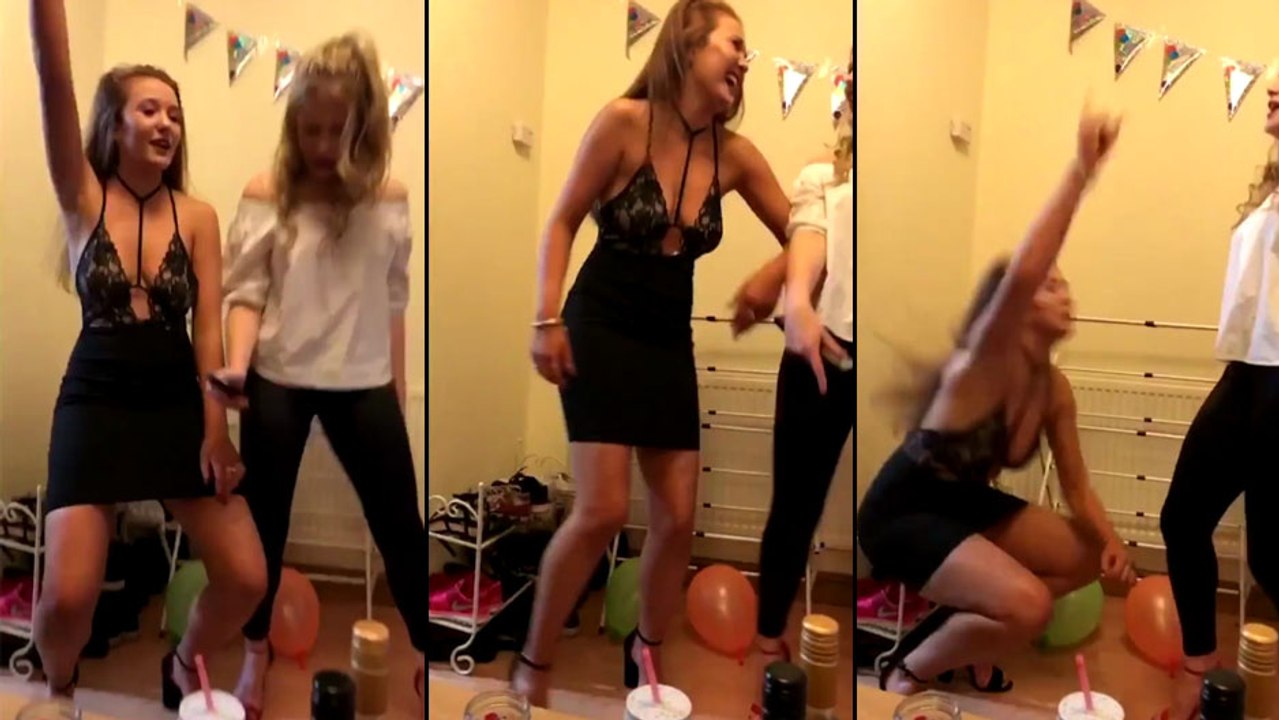 Cette fille ne fait pas attention à l'objet derrière elle avant de descendre..