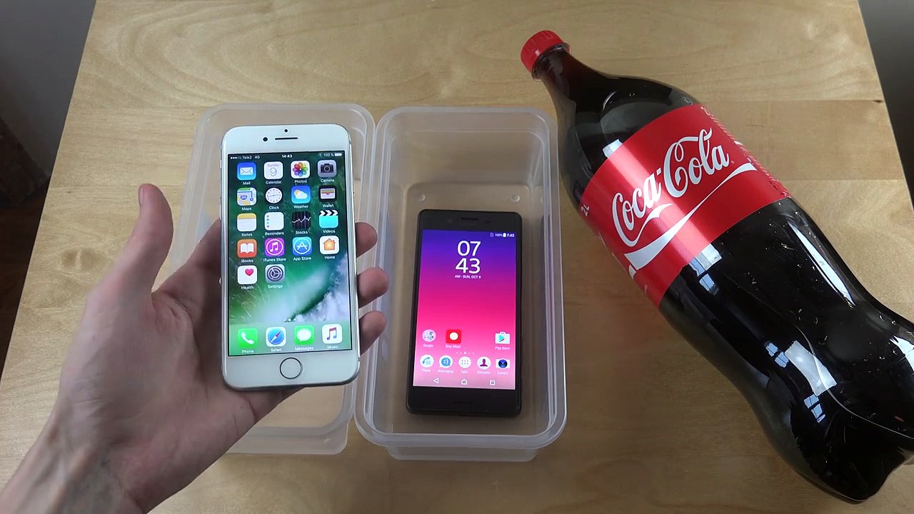 iPhone 7 vs. Sony Xperia X Performance Coca-Cola Freeze Test 11 Hours! Who Will Win-!_2