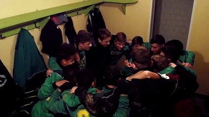 Cri de guerre après la victoire 3 buts à 1 face au JS Moliens au Stade Municipal de Moliens le 12 novembre 2016 en Championnat
