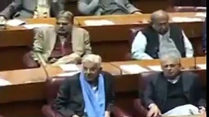 مریم نواز کا زریعہ آمدن کیا ہے؟ انکی چند لاکھ کی گاڑی کروڑوں میں بک جاتی ہے چند ایکڑ زمین.. شیخ رشید کے سوالات پر ن لیگی