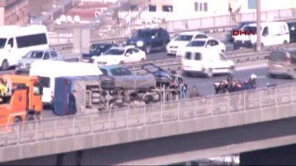 Tutuklu Taşıyan Cezaevi Aracı Tem'de Devrildi Olayda Ölü Yaralı Yok