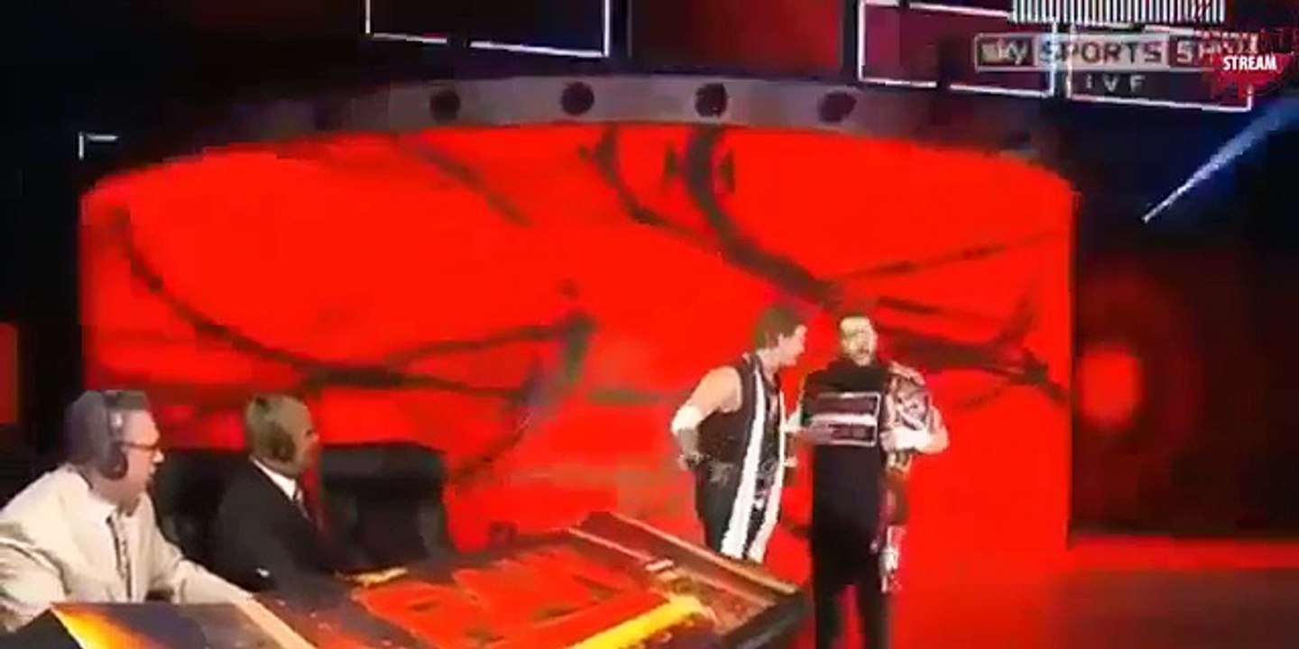 Roman Reigns_Attacks_Braun Strawman _Kevin Owens 31 December 2017