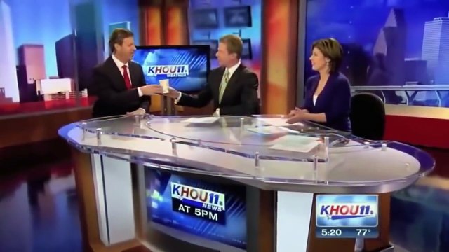 İlginç Canlı Yayın Kazaları Komik Videoları İzle