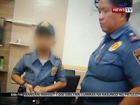 Isang pulis at isang tauhan ng MMDA, kumokolekta umano ng perang natatanggap ng batang nag-ala pulis