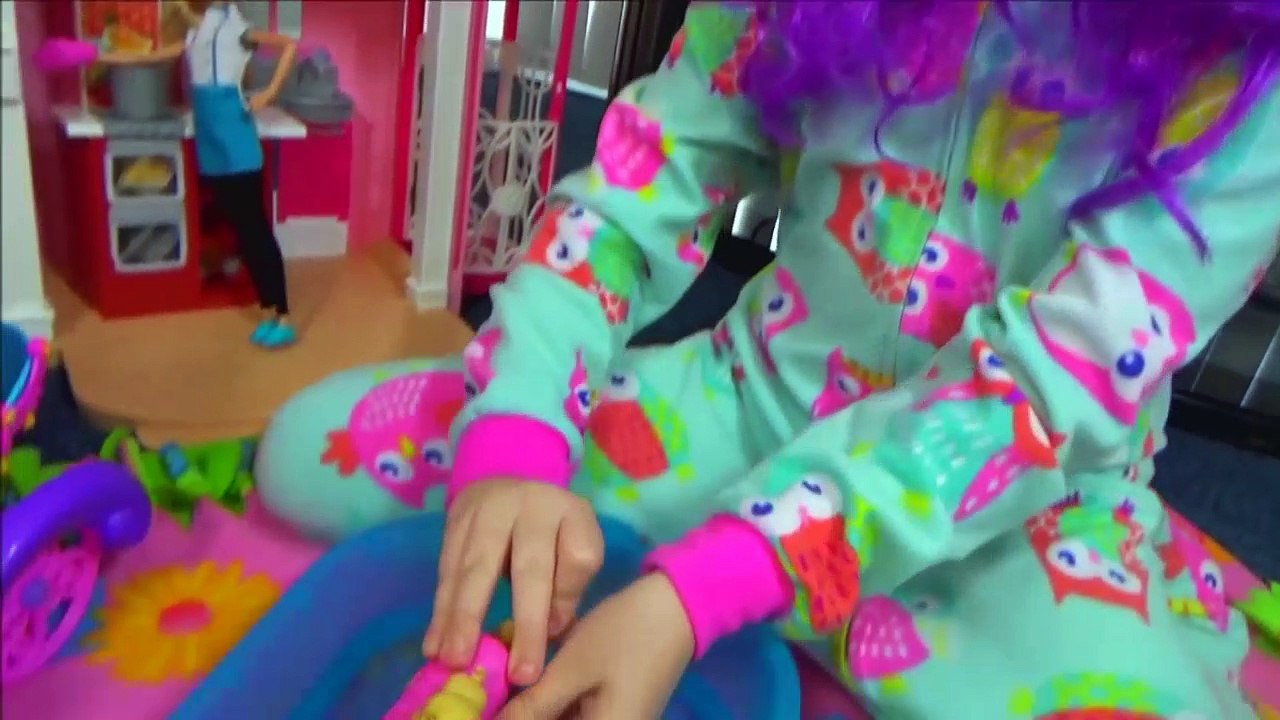 Bad Baby Victoria & Annabelle Toy Freaks Giant Candy Yummy