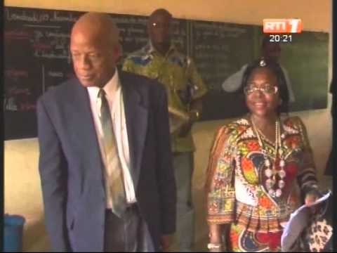 Don de kits scolaires aux élèves de Djebonoua par l'ONG save the children