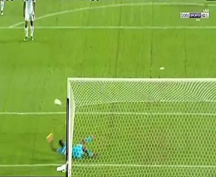 بالفيديو..كهربا يهدد مرمى بوركينا فاسو وصلاح يرفض الهدية