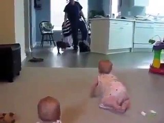 УРА! Папа пришел! Малыши двойняшки прикол