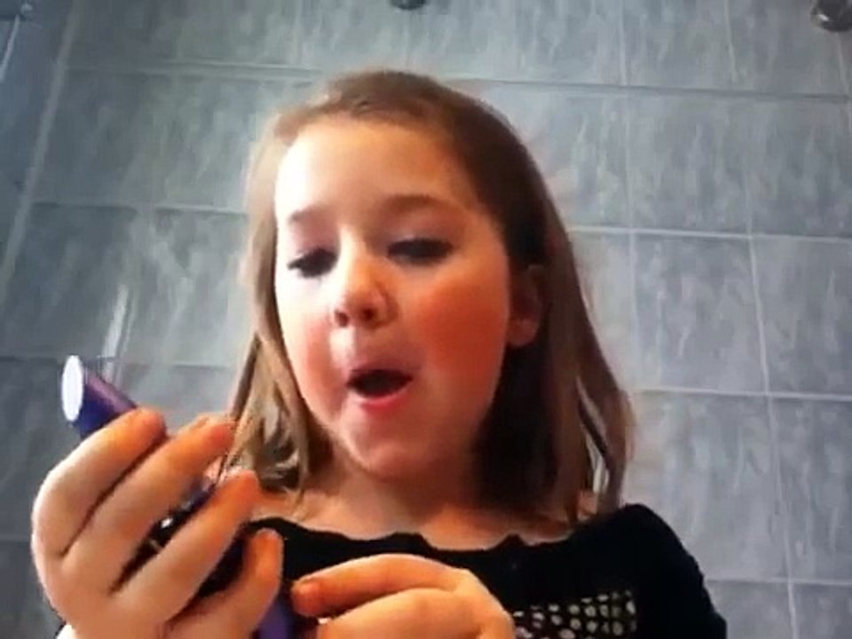 Смешное видео про девочку и косметику!