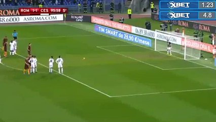 David Luiz "vole" un coup franc et marque