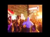 بالفيديو..عمرو أديب يحتفل بفوز منتخب مصر برفع أعلام مصر: