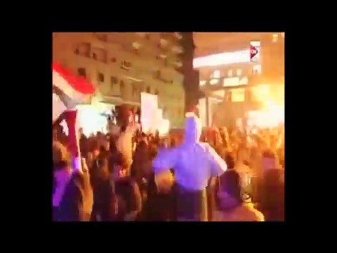 بالفيديو..عمرو أديب يحتفل بفوز منتخب مصر برفع أعلام مصر: والله وعملوها الرجالة