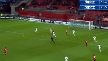 David Luiz "vole" un coup franc et marque